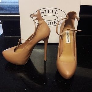 Designer: Steve madden shoes